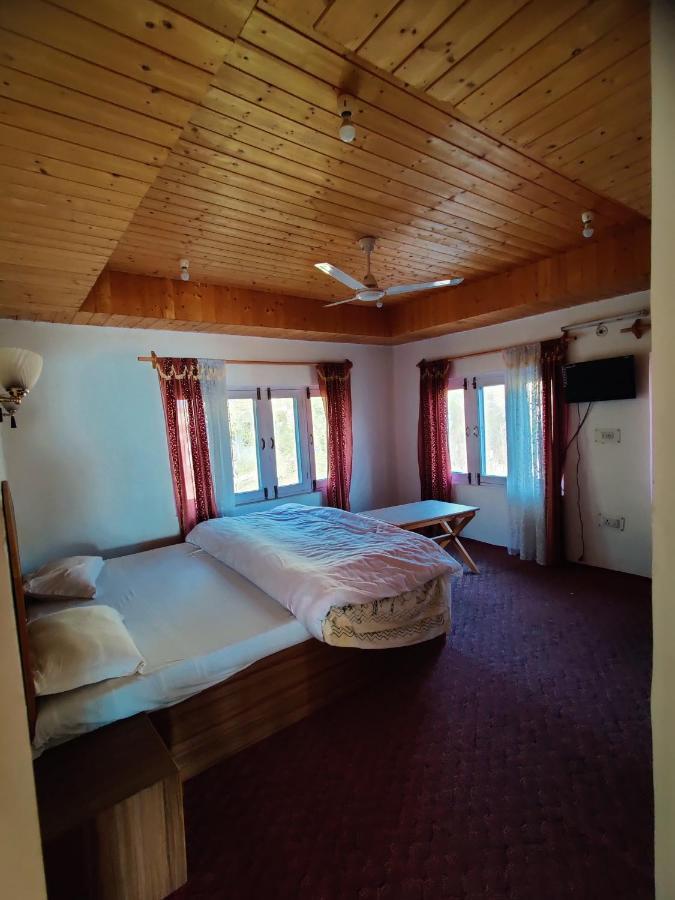 Calm Holiday Inn Srīnagar Eksteriør bilde
